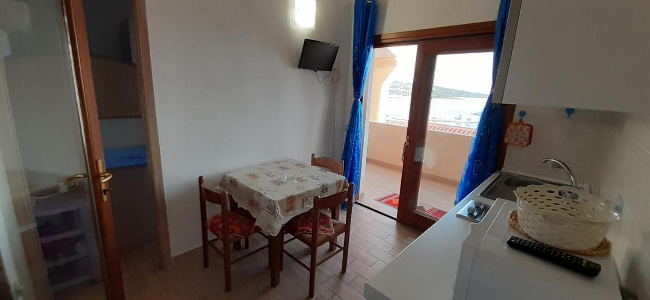 Apartmán Fronte Mare Attico Indipendente Ed Esclusivo Con Terrazza Panoramica Isola Rossa Exteriér fotografie