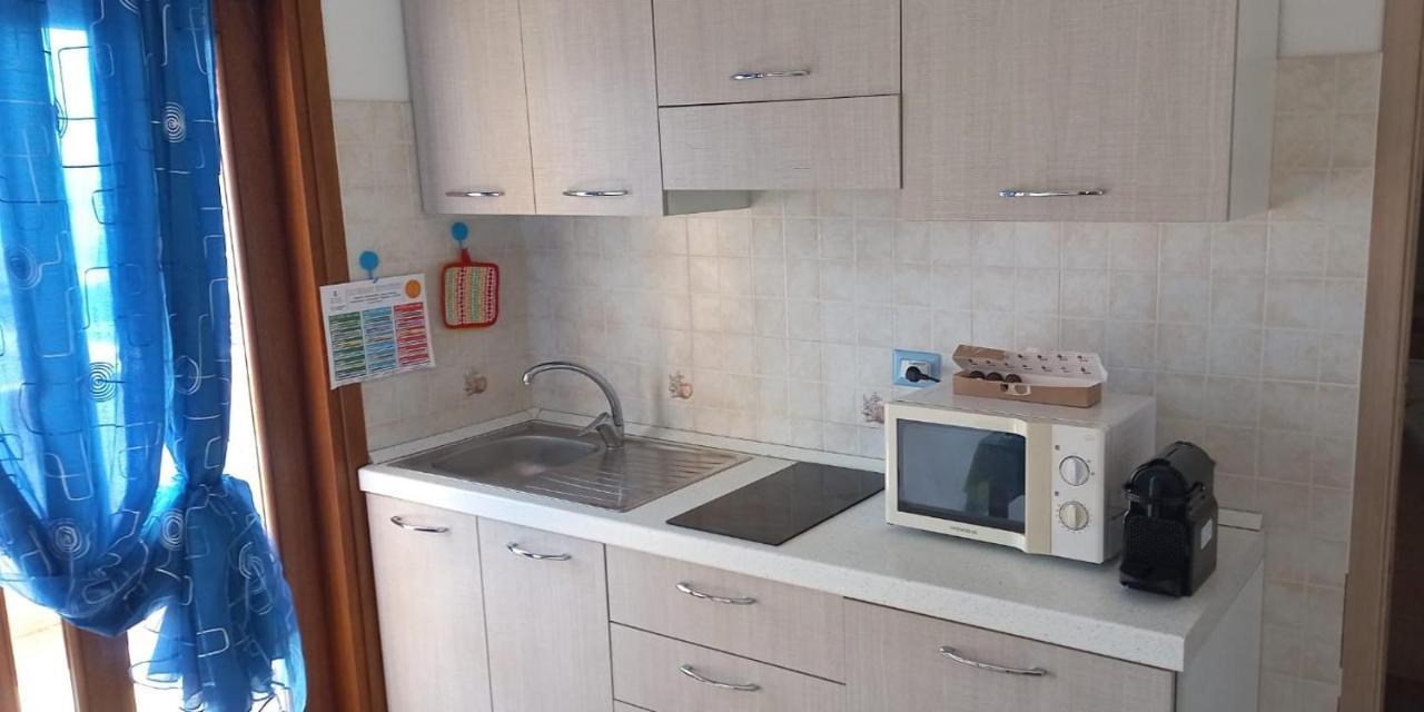 Apartmán Fronte Mare Attico Indipendente Ed Esclusivo Con Terrazza Panoramica Isola Rossa Exteriér fotografie
