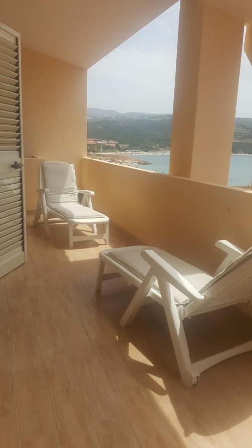 Apartmán Fronte Mare Attico Indipendente Ed Esclusivo Con Terrazza Panoramica Isola Rossa Exteriér fotografie