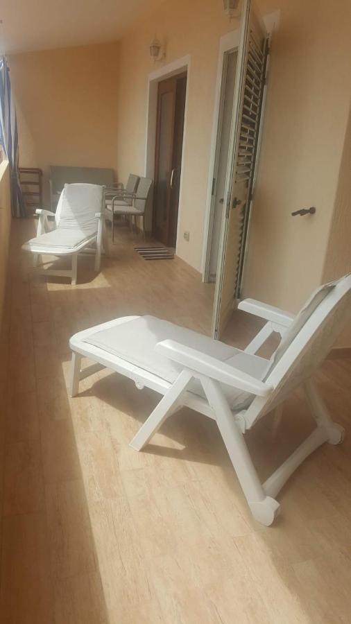 Apartmán Fronte Mare Attico Indipendente Ed Esclusivo Con Terrazza Panoramica Isola Rossa Exteriér fotografie